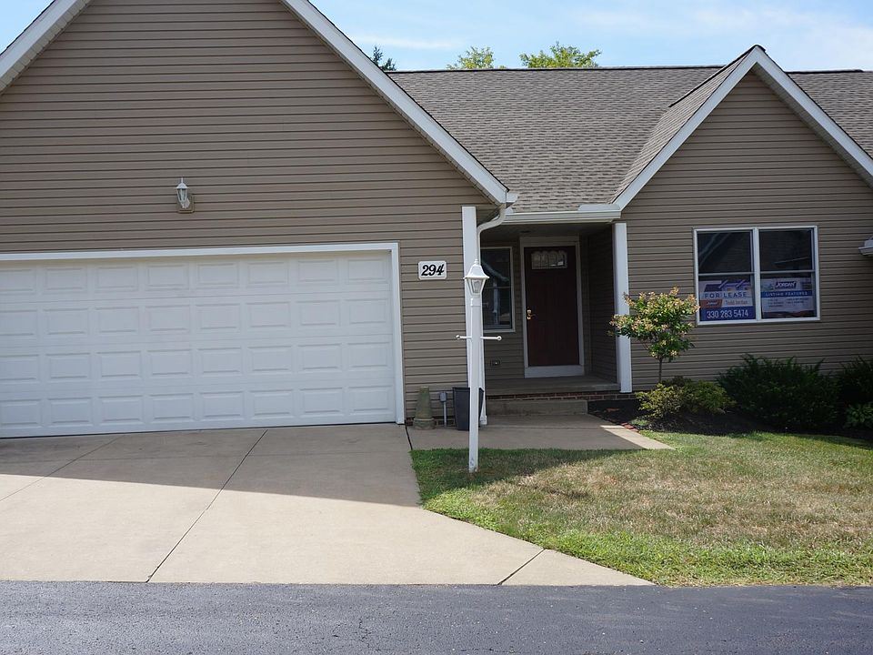1st image of 294 Oak Grove Ln #294
