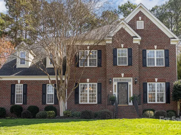 140 Fernbrook Dr, Mooresville, NC 28117