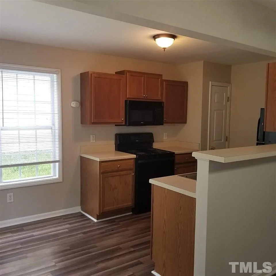 3 bed, 3.5 bath, $1,450 — Photo 3