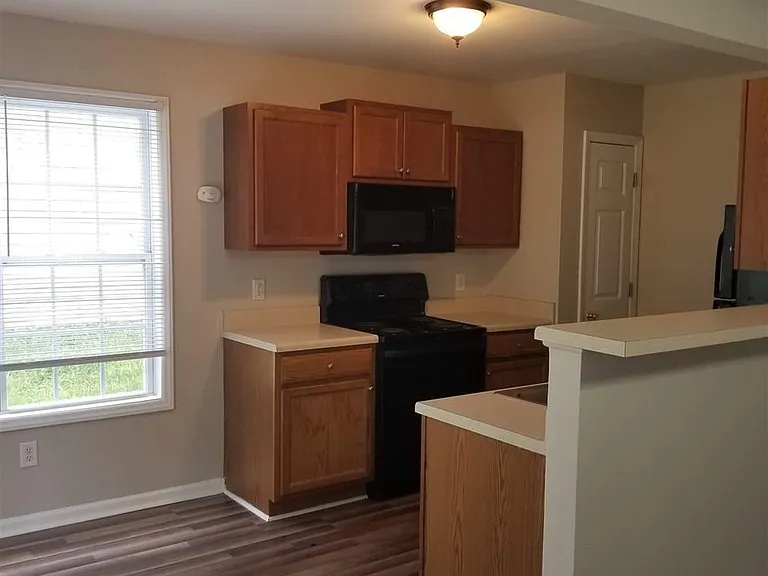 152 Anna St — Photo 3