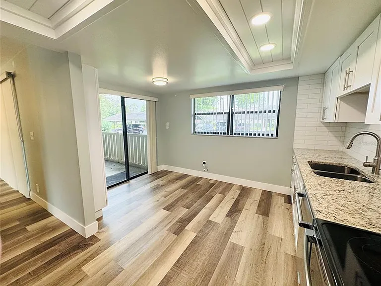 20 Lake Ct — Photo 5
