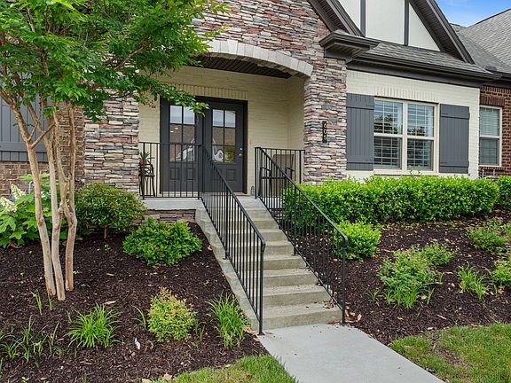 4th image of 605 Weybridge Dr