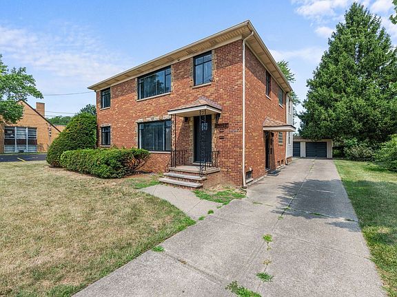 2nd image of 20262 Hilliard Blvd #2B-1BA-1240SQFT