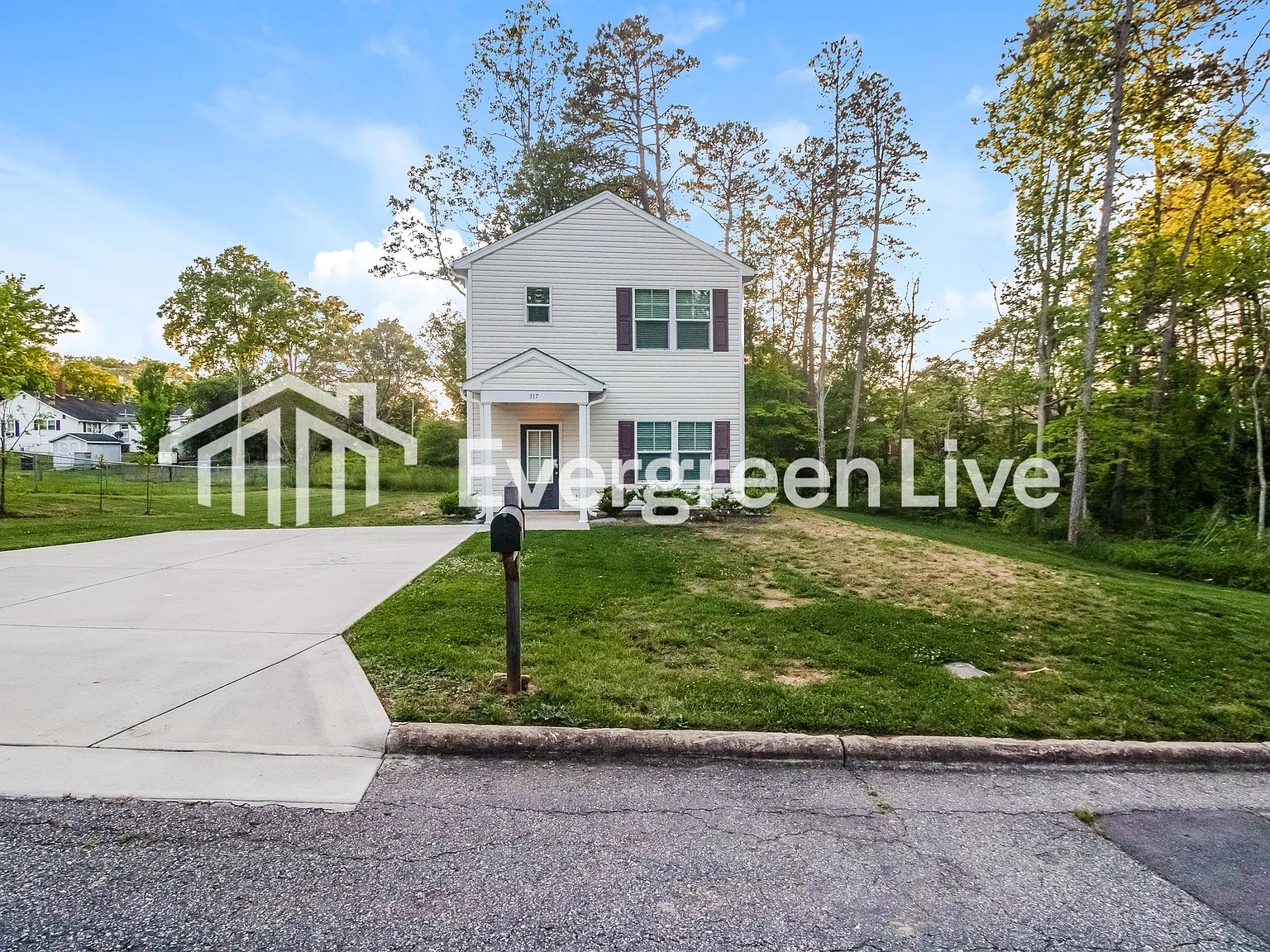 3 bed, 2.0 bath, 1222 sqft, $1,445 — Photo 1