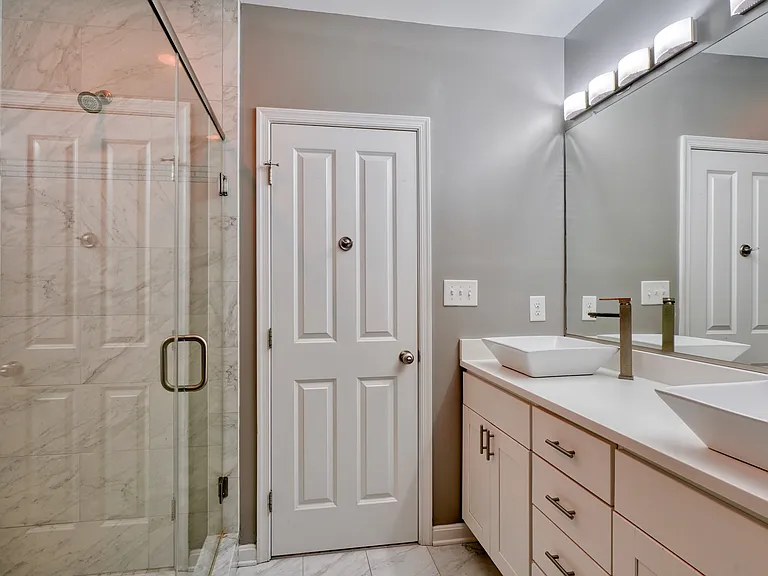 64 E Heath St — Photo 22