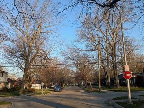 Exterior Neighborhood (street photo)