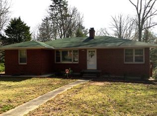 3033 Sourwood Rd, Greensboro, NC 27408