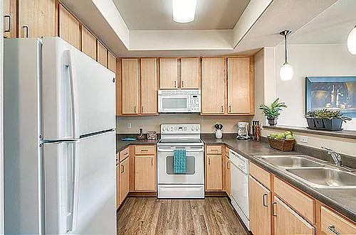 The Broadmoor Apartments — Photo 6