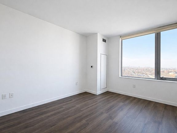 3rd image of 1524 Sheepshead Bay Rd APT 17K