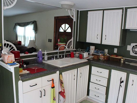 4th image of 11 Tanglewood Park Dr
