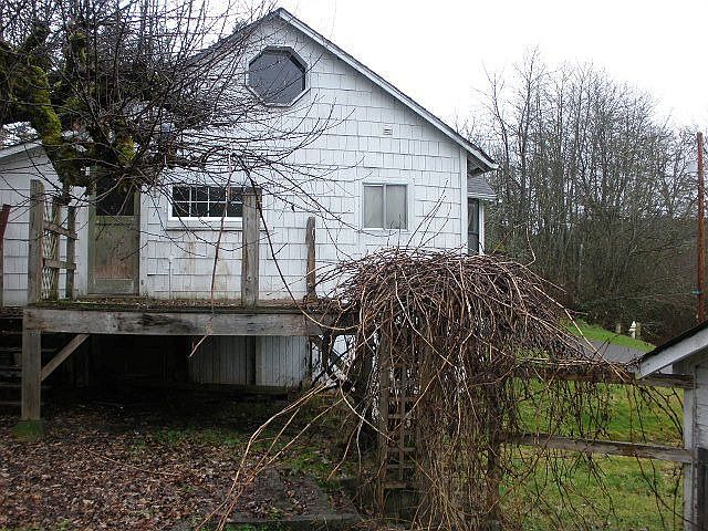 1st image of 330 2nd St SE