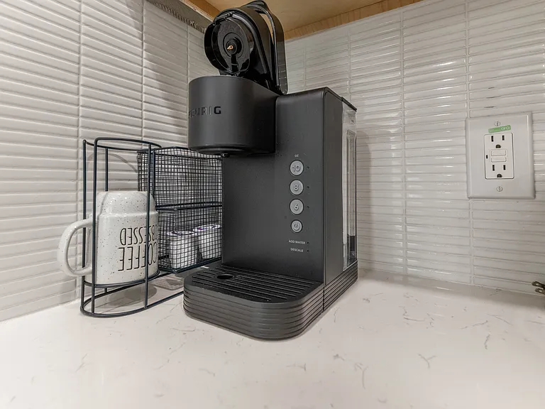 Coffee machine and mugs included!