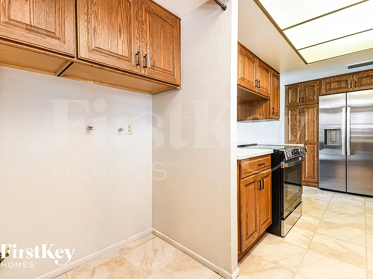 614 E Greenway Dr — Photo 9