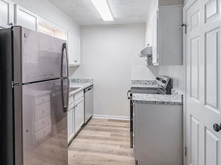 1050 Holcomb Bridge Rd — Photo 10