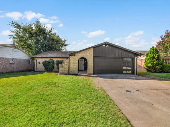 6608 Oaklawn Dr, Watauga, TX 76148