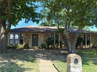 512 Newcastle Dr, Desoto, TX 75115