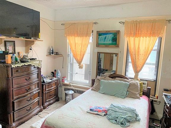 2nd image of 1248 Pacific St #2D