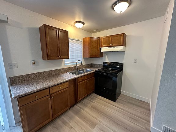 5th image of 1124 W Stoneridge Ct APT B