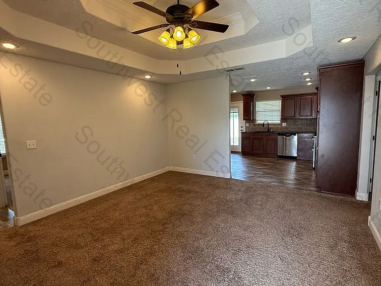 2111 Mockingbird Ln — Photo 3