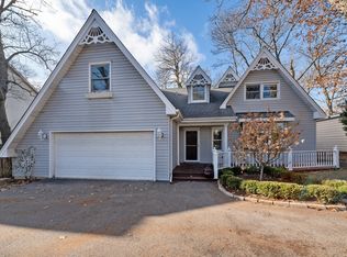 415 Lake Ave, Wauconda, IL 60084
