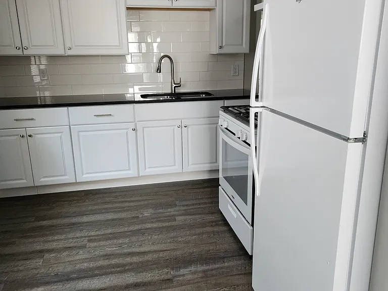 4133 Harrison St — Photo 11