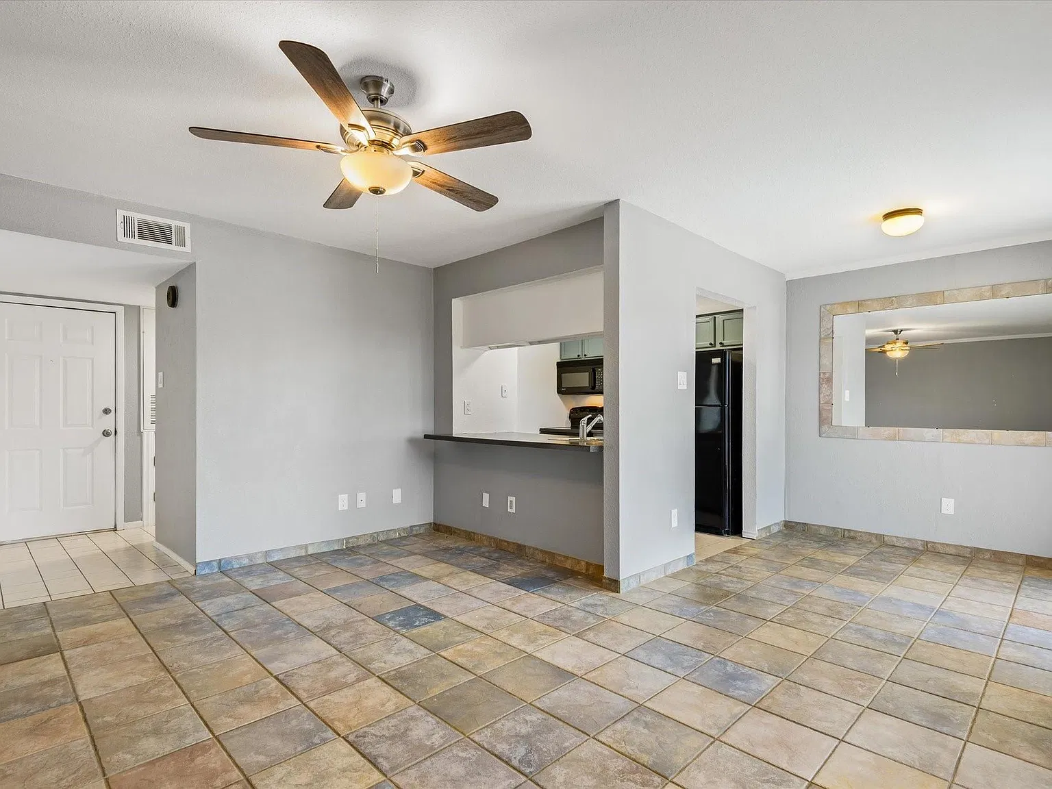 2 bed, 2.0 bath, 929 sqft, $1,450 — Photo 3