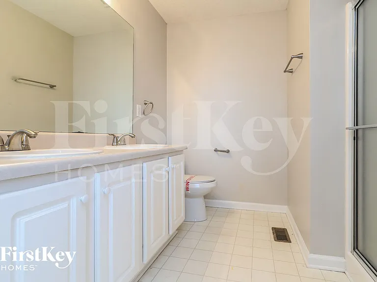 3240 Hilltop Cir — Photo 11