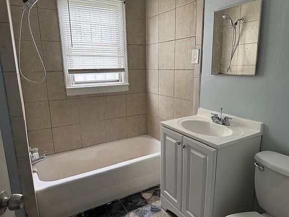 2nd image of 1493 Oaklawn St