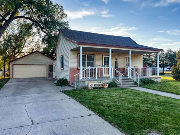715 Radloff Ave, Oakley, KS 67748