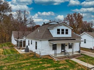 737 Washington St, Weston, MO 64098