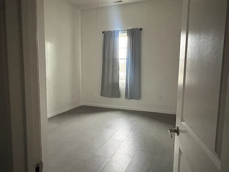 1223 W Leigh St #C — Photo 4