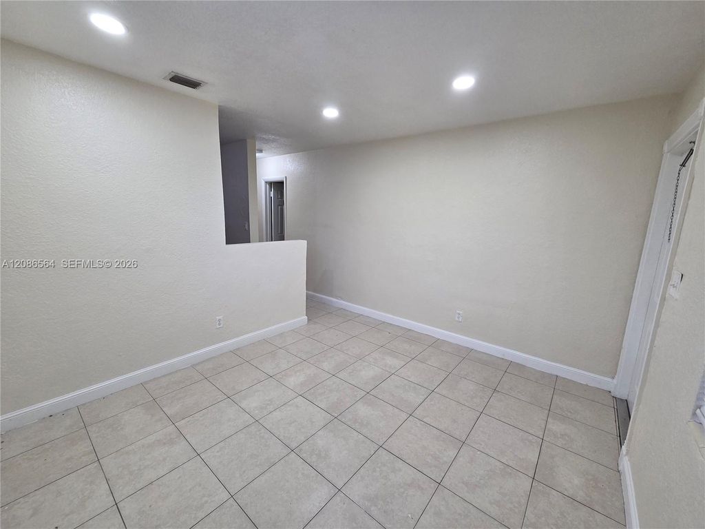 3036 NW 2nd St, photo 2