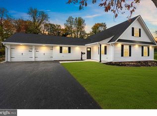 33 Red Rose Way, Levittown, PA 19056