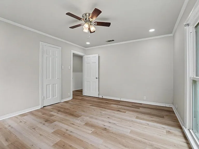 1112 N Lockhart St — Photo 21