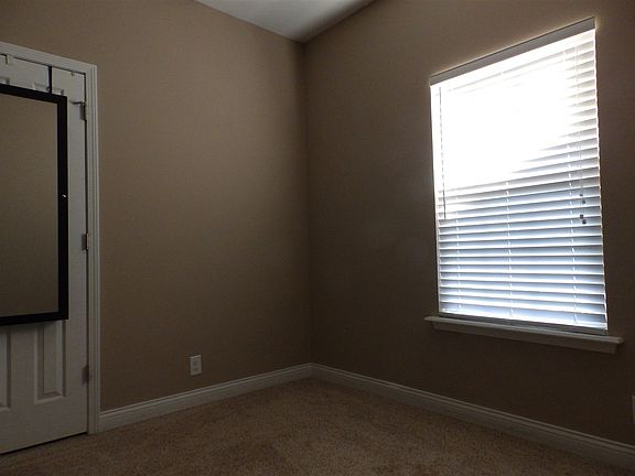 4th image of 354 Vineland Place Dr