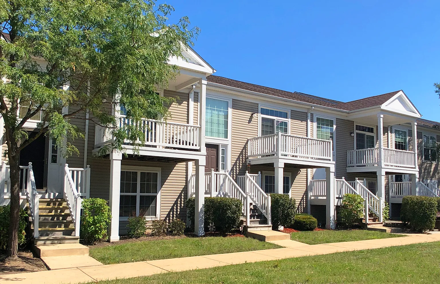 806 Four Seasons Blvd photo 1