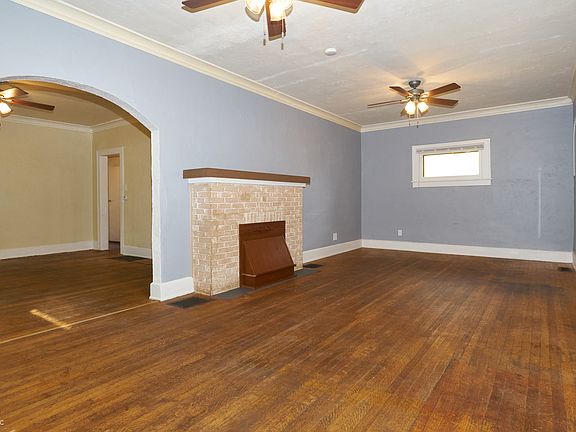 3rd image of 230 N Pershing Ave