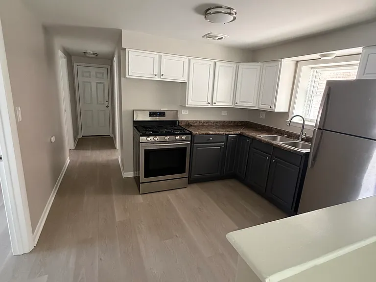 1011 S 11th Ave — Photo 2