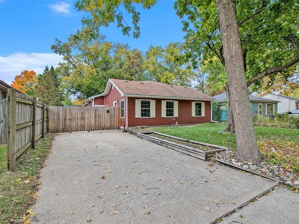 7830 Lake Wood Dr, Portage, MI 49002
