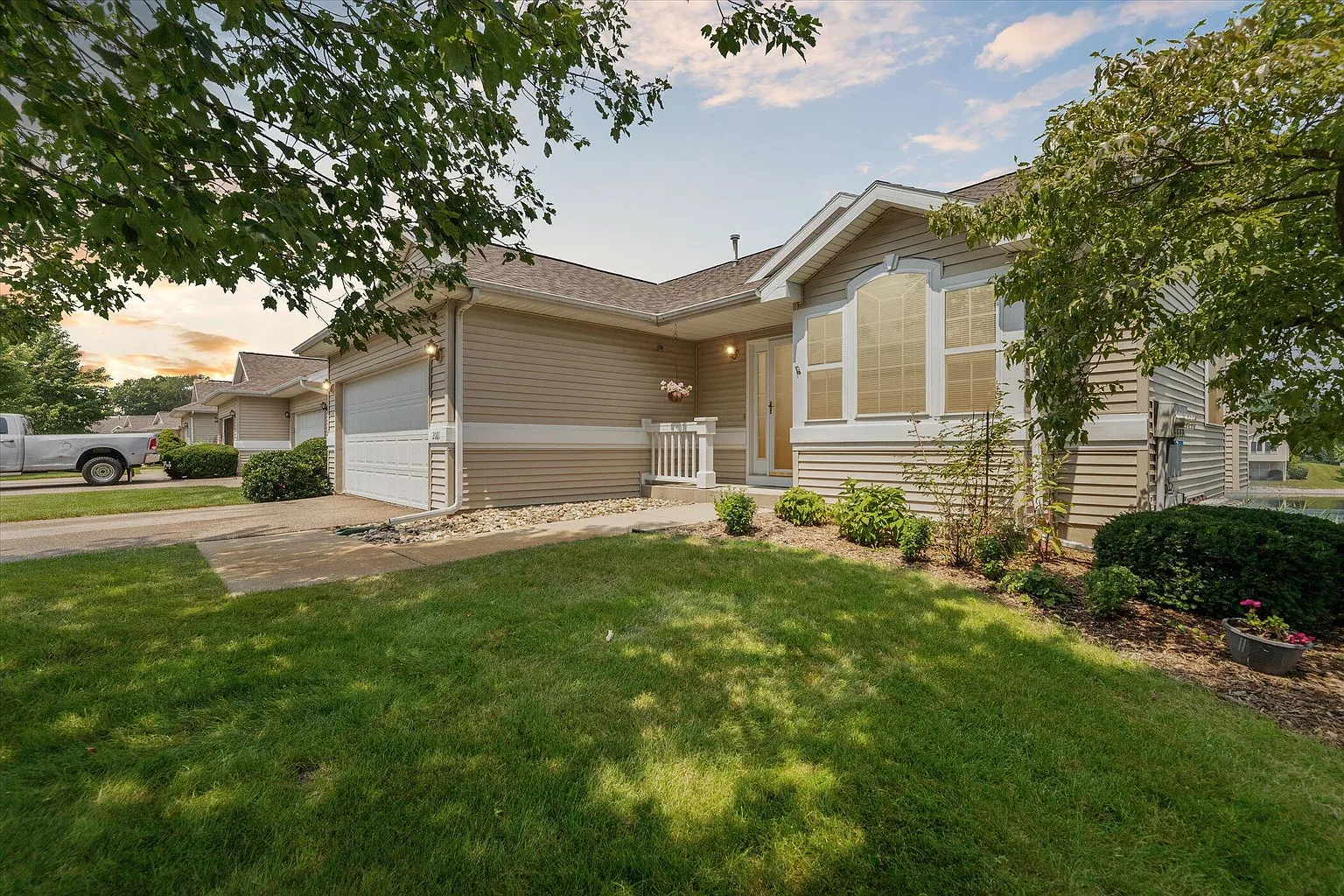 2001 Quail Cove Dr photo 1