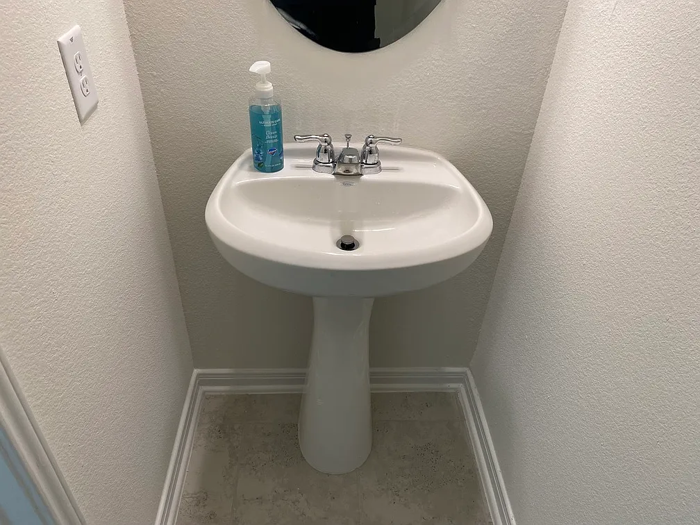 3 bed, $3,900 — Photo 4