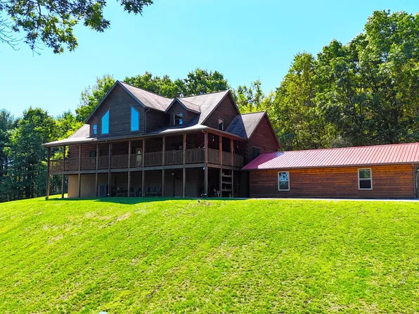 231 Ridgewood Dr, New Paris, PA 15554