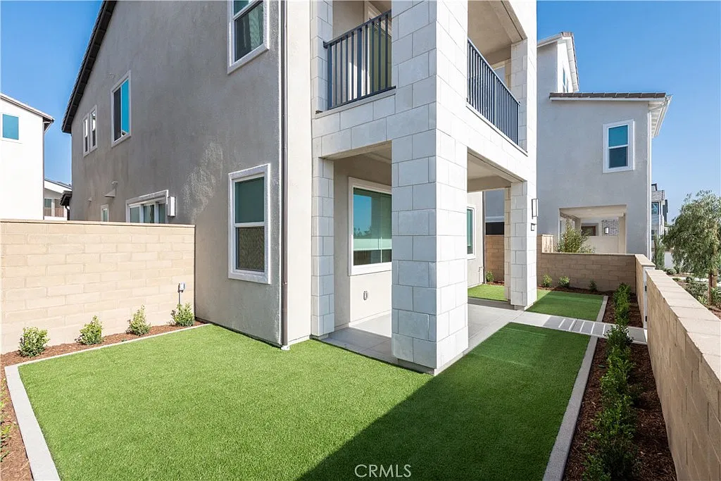 3 bed, 2.5 bath, 2138 sqft, $5,150 — Photo 4