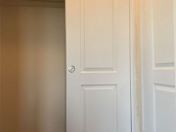 4th image of 18914 Crocheron Ave APT 612