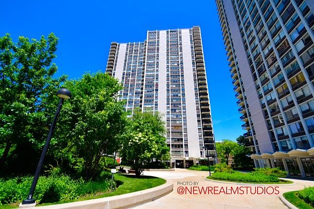1st image of 1460 N Sandburg Ter APT 707A