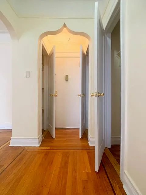 111 East 21st Street — Photo 3