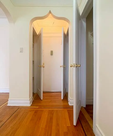 111 E 21st St #4 — Photo 7