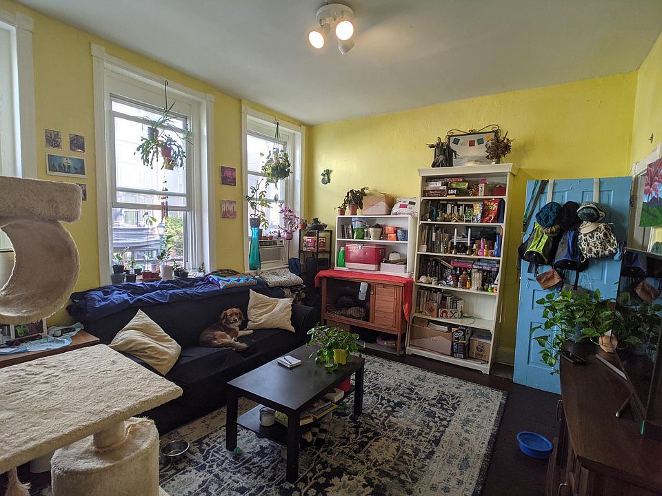 LIVINGROOM BUT COULD BE BEDROOM