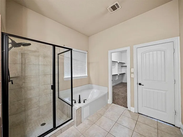 604 Darby Ln — Photo 15