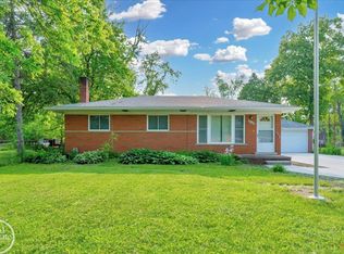 18467 Pershing St, Livonia, MI 48152